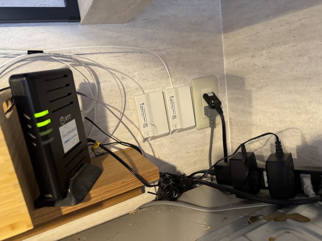 宅内　光コンセント　（露出型）