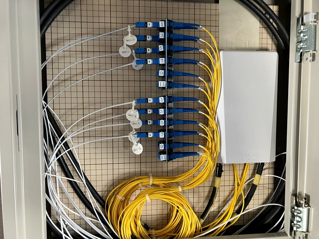 左側：宅内へ右側：MDFへ